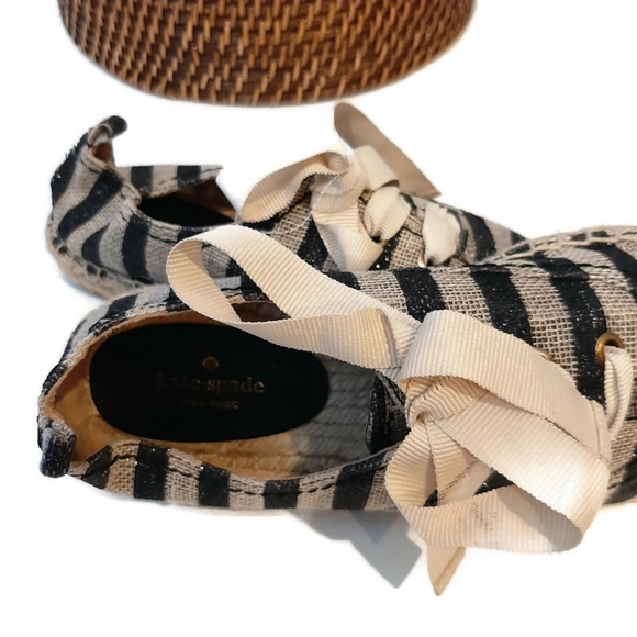 KATE SPADE EUC canvas black/cream striped chic espadrilles. Size 7 - Picture 6 of 6